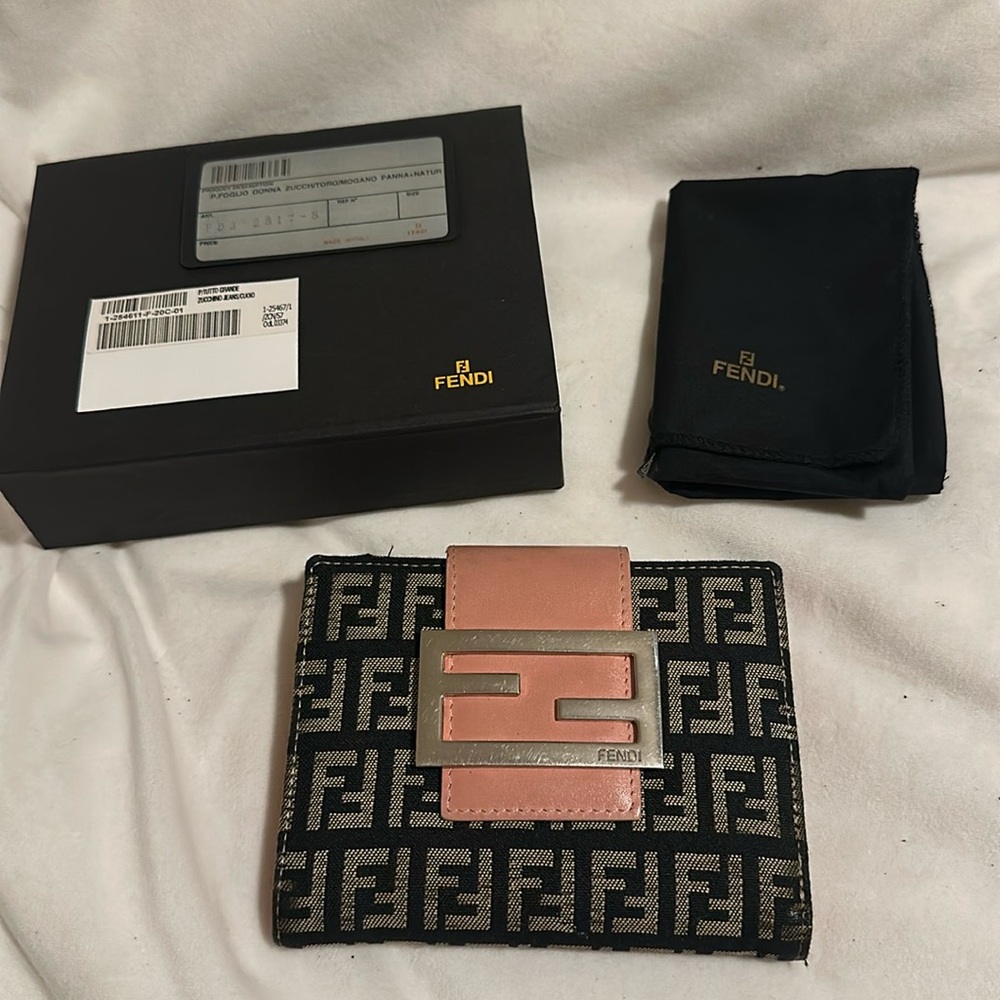 FENDI Zucca coral leather Double snap Donna wallet with card dust cover & box 💗